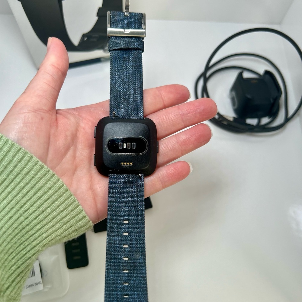 ✨✨SOLD✨✨Fitbit Versa, Size Small-Large In Excellent New Condition, - Picture 8 of 8